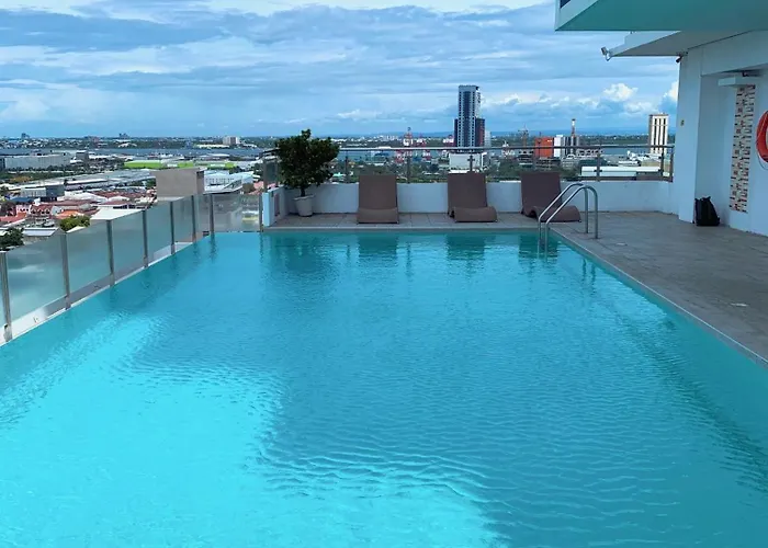 Heart Of Cozy With Pool, Gym, Wifi And Netflix Near City,ayala And It Park