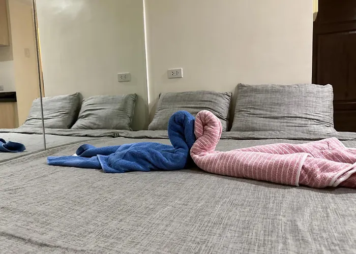 Heart Of Cozy With Pool, Gym, Wifi And Netflix Near City,ayala And It Park Appartement